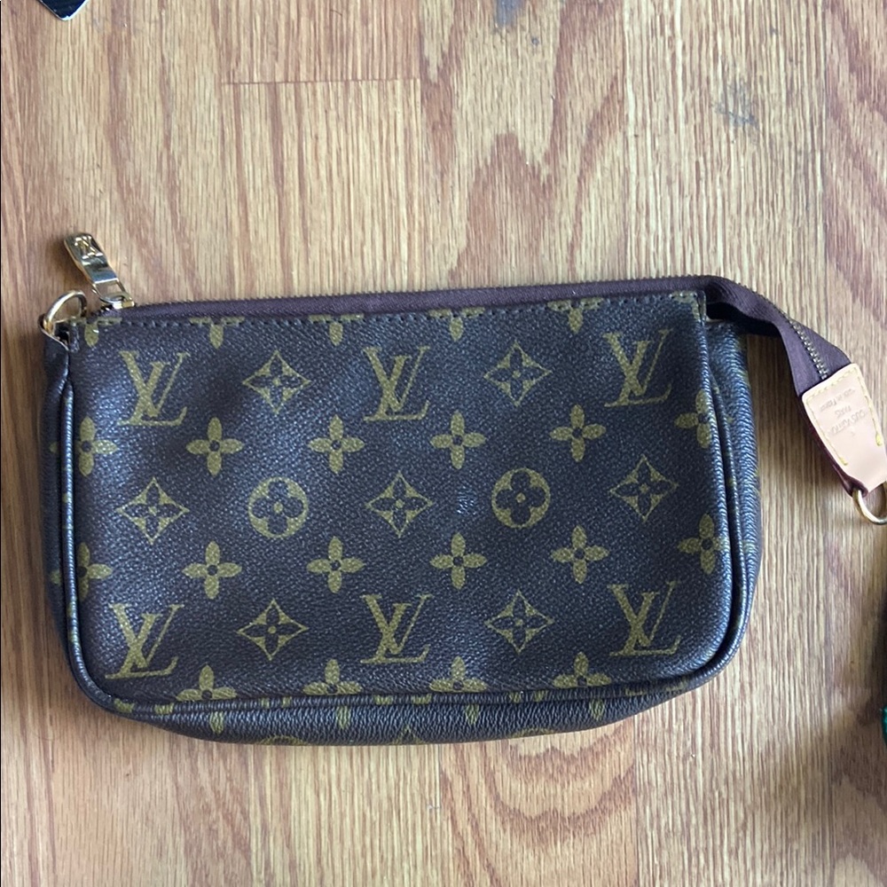 Louis Vuitton Monogram Clutch